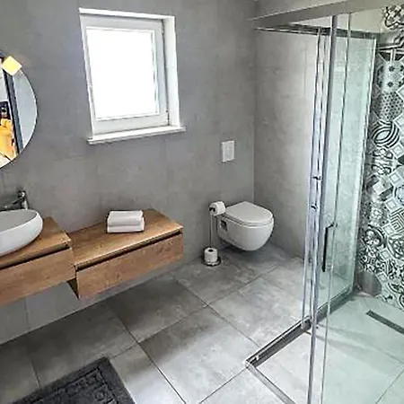 5 Bedroom Stunning In *