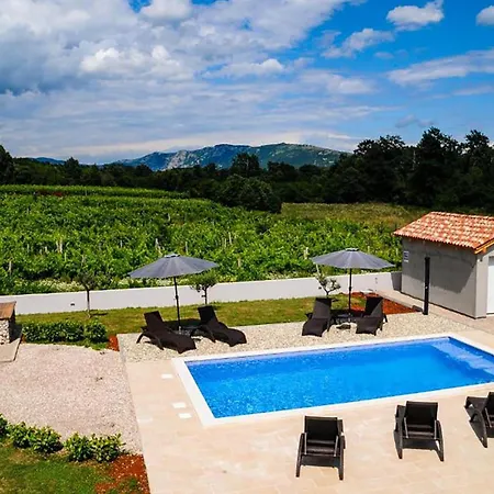 5 Bedroom Stunning In * Nedeščina