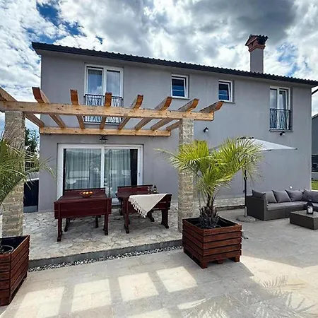 5 Bedroom Stunning In *