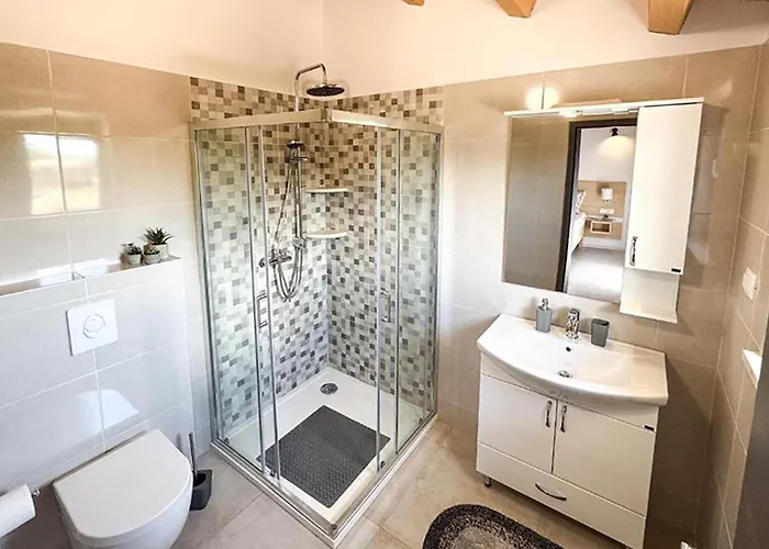 5 Bedroom Stunning In Feriehus Nedeščina