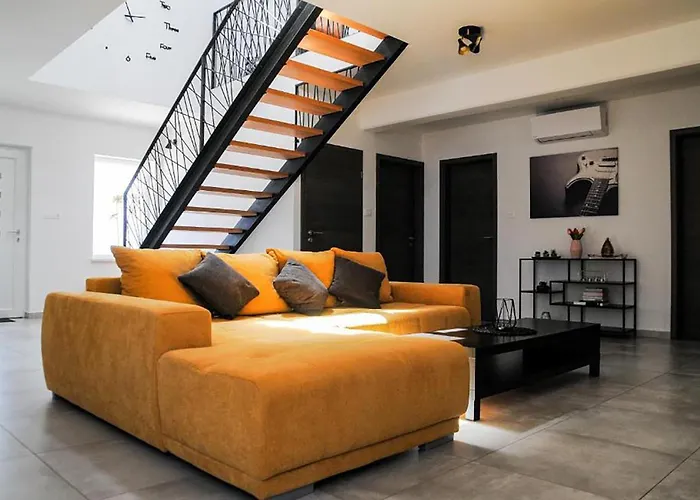 5 Bedroom Stunning In * Nedeščina