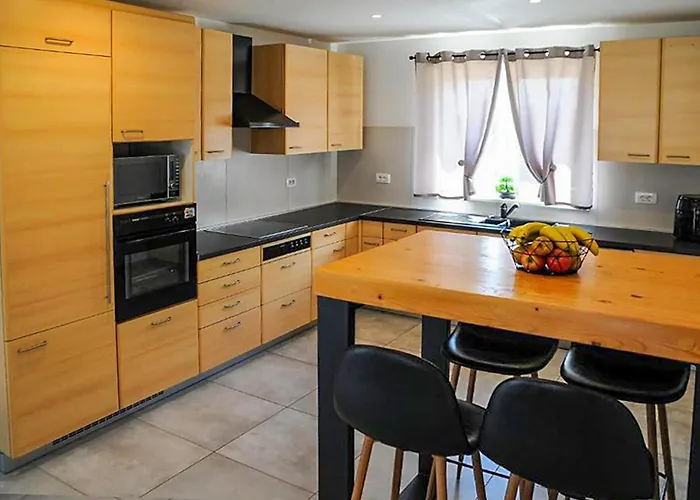 Feriehus 5 Bedroom Stunning In Nedeščina