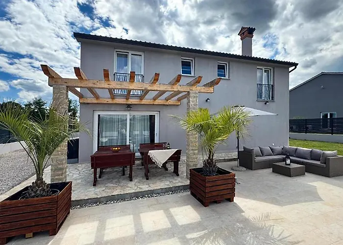 5 Bedroom Stunning In *